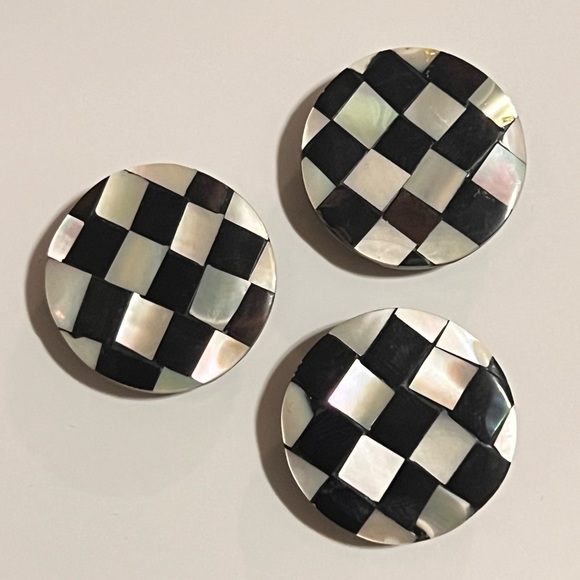 3 mosaic checkered button holder - Picture 1 of 3